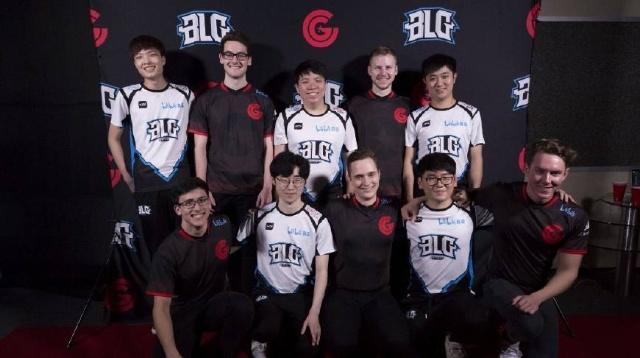 在她踏上职 在她踏上职