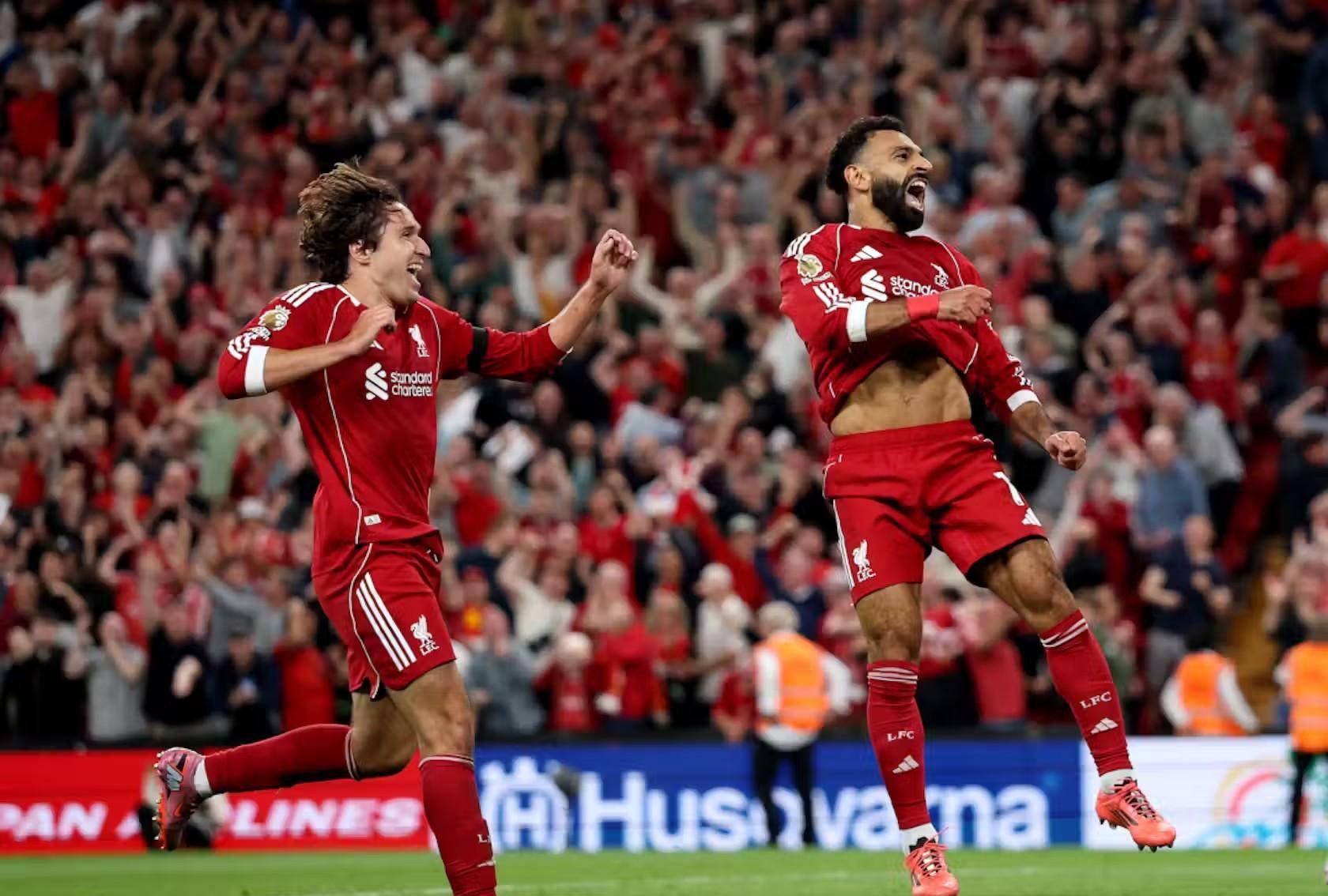 孩投身于足 孩投身于足