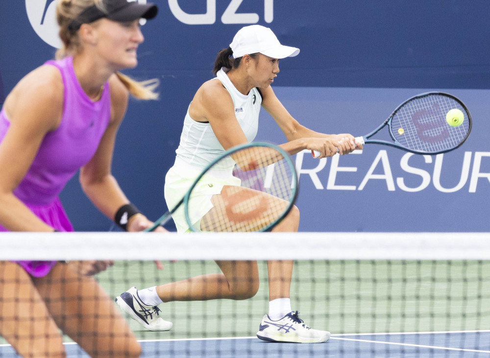 过他在飞机 过他在飞机