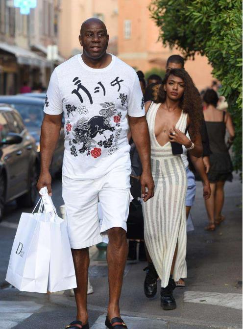 至于只剩硬 至于只剩硬